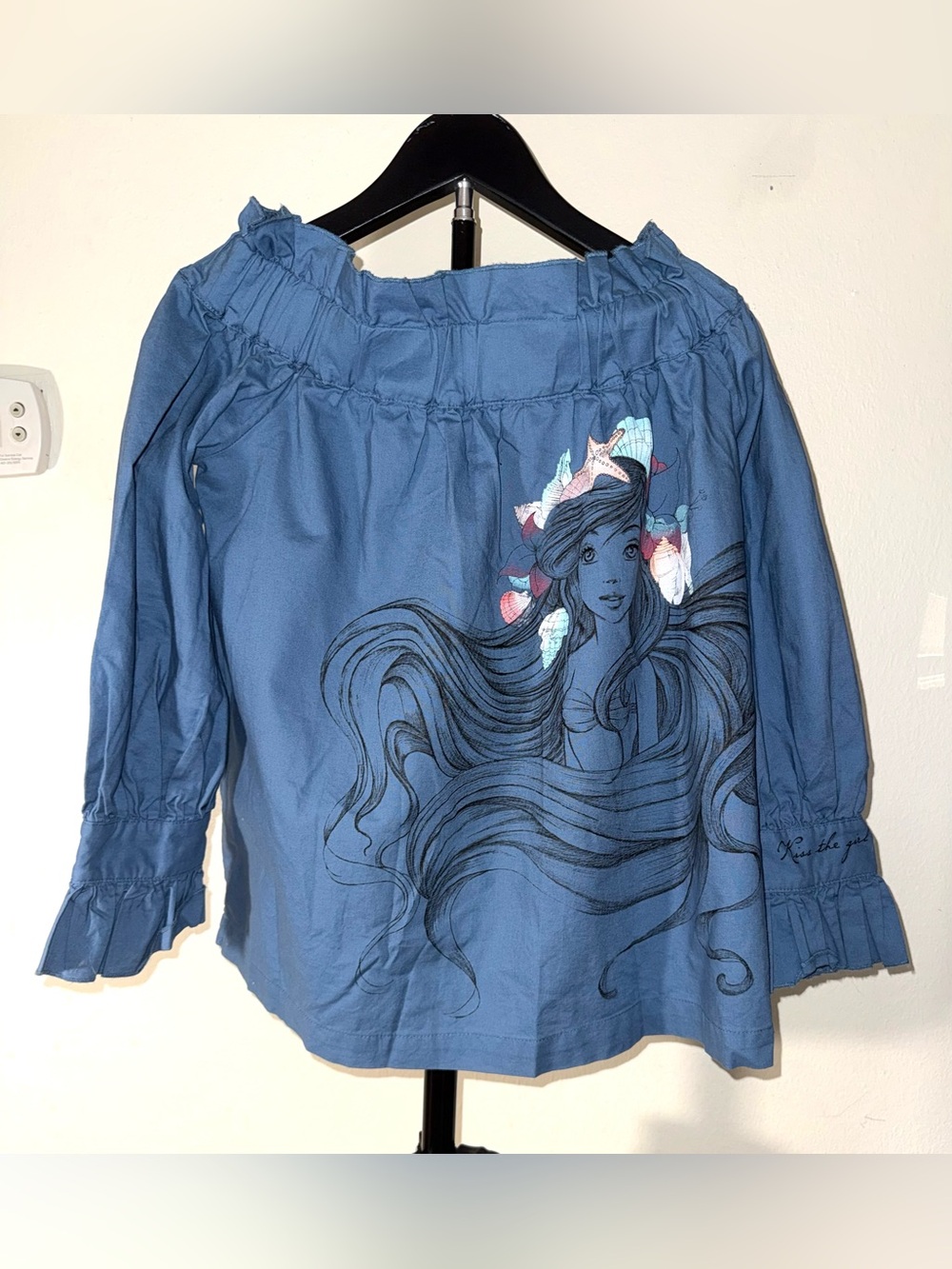 Disney Parks off-the-shoulder top featuring Ariel from The Little Mermaid, sz S